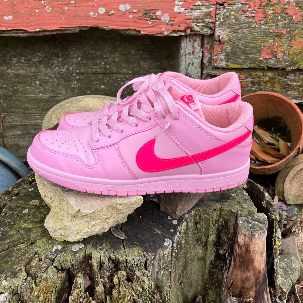 Rare Nike Triple Pink Dunk Low-Top Sneakers Women’s 8.5